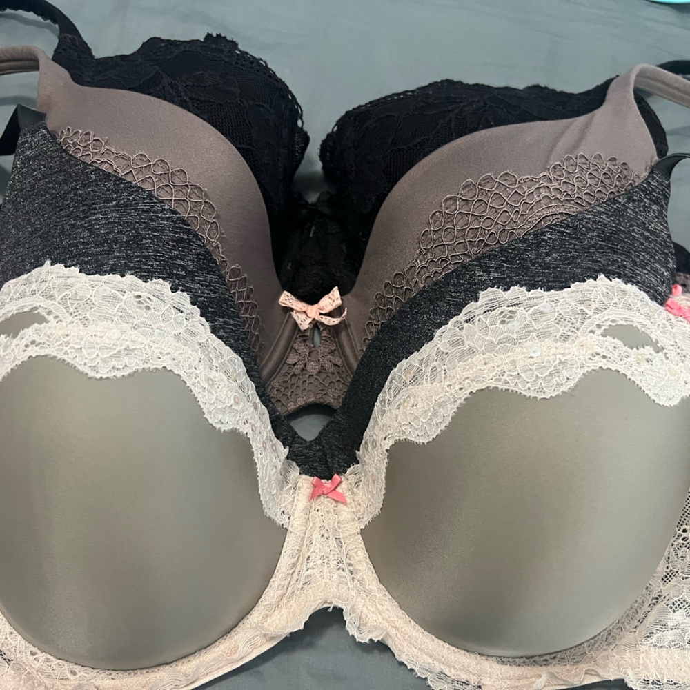 Victoria's Secret Black and Cream Lace Trim Bras